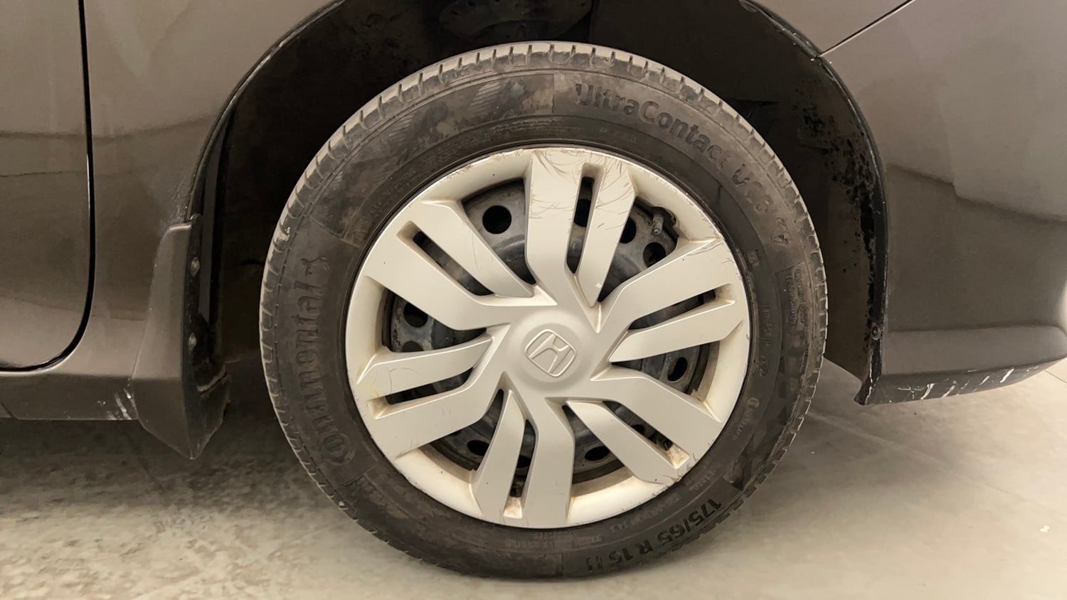 Used 2016 Honda City SV CVT Petrol Automatic tyres RIGHT FRONT TYRE RIM VIEW