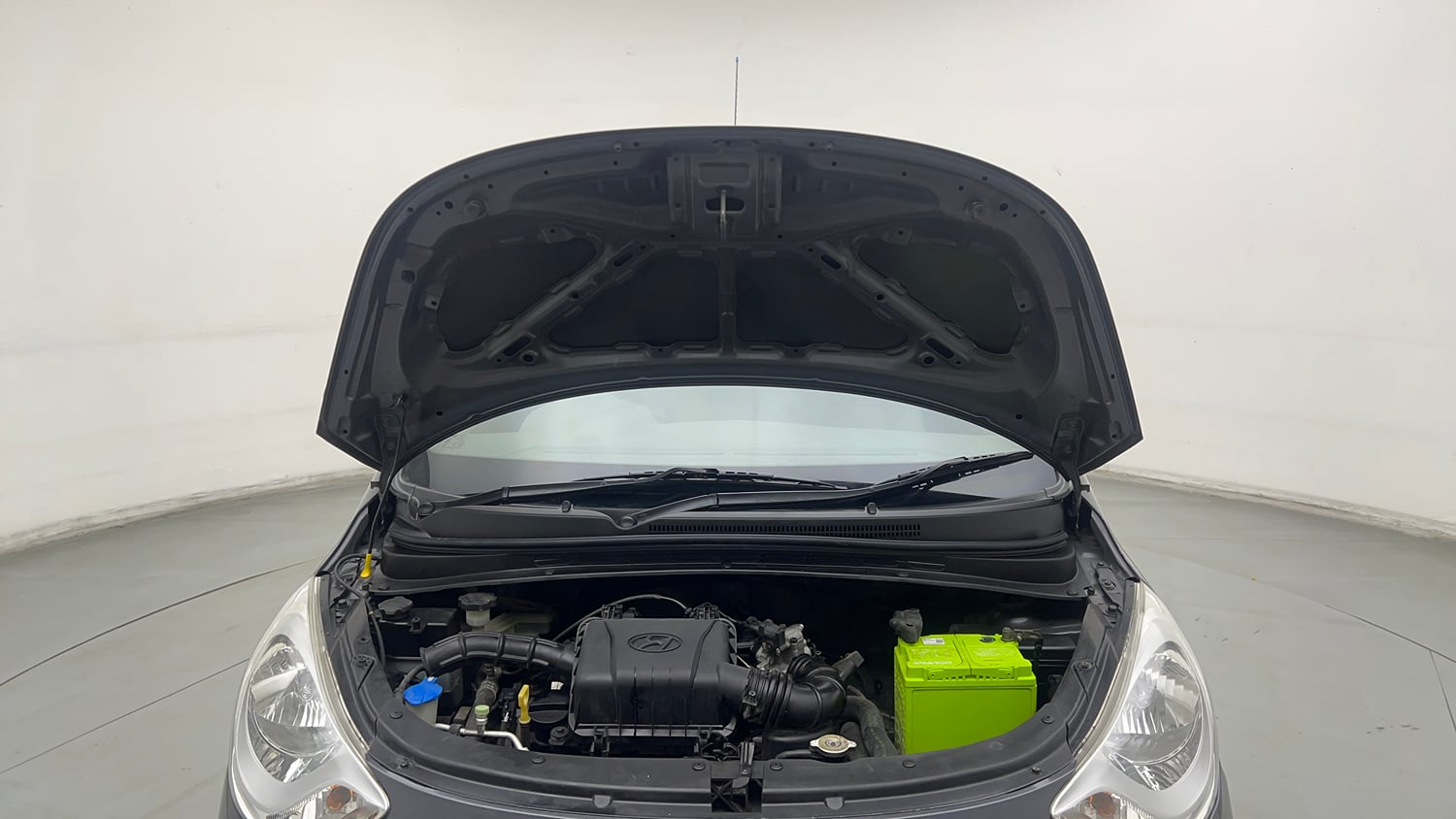 Used 2015 Hyundai i10 Magna 1.1 iRDE2 Petrol Manual engine ENGINE & BONNET OPEN FRONT VIEW