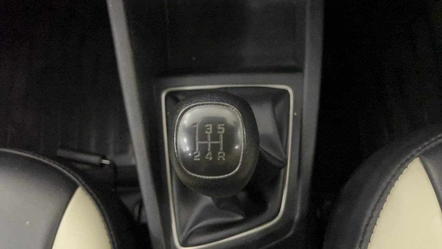 Used 2017 Hyundai Elite i20 Sportz 1.2 Petrol Manual interior GEAR  KNOB VIEW