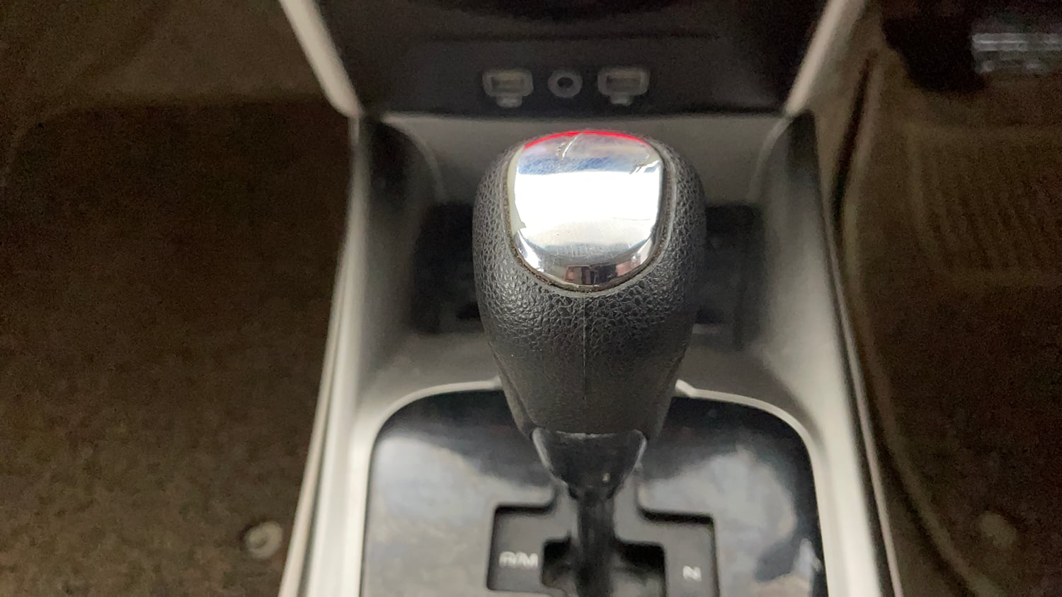 Used 2021 Mahindra XUV 300 W8 (O) 1.2 Petrol AMT Petrol Automatic interior GEAR  KNOB VIEW