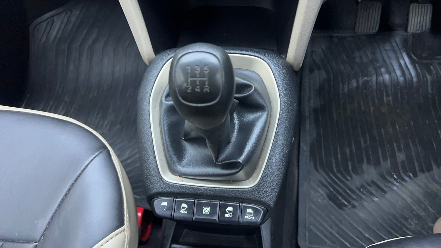 Used 2022 hyundai Santro Sportz Executive CNG Cng Manual interior GEAR  KNOB VIEW