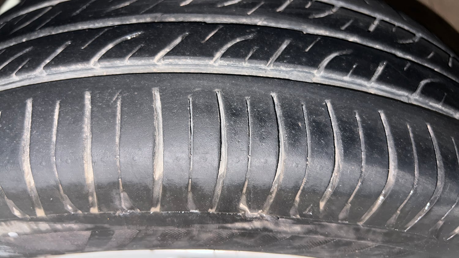 Used 2016 Honda Amaze 1.2 S i-VTEC Petrol Manual tyres LEFT FRONT TYRE TREAD VIEW