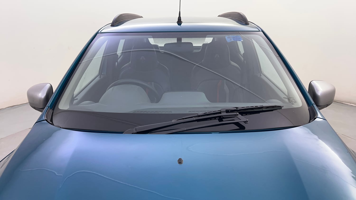Used 2020 Renault Kwid RXT 1.0 Opt Petrol Manual exterior FRONT WINDSHIELD VIEW