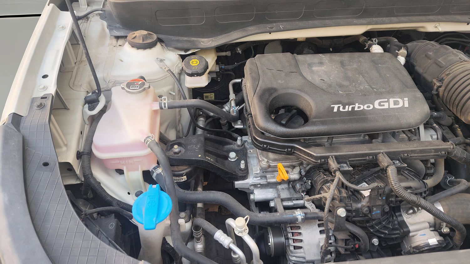 Used 2023 Hyundai Venue S (O) 1.0 Turbo DCT Petrol Automatic engine ENGINE RIGHT SIDE VIEW