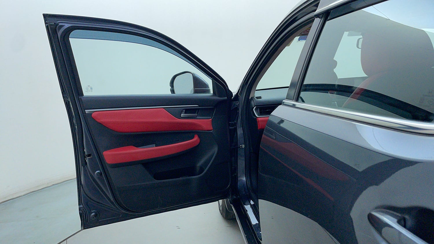 Used 2024 Honda Elevate V MT Petrol Manual interior LEFT FRONT DOOR OPEN VIEW