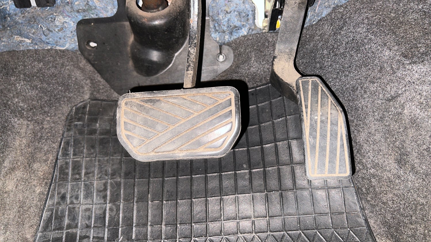 Used 2014 Maruti Suzuki Celerio VXi AMT Petrol Automatic interior PEDALS VIEW