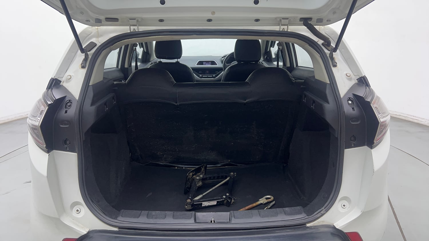 Used 2019 Tata Nexon XM Petrol Manual interior DICKY INSIDE VIEW