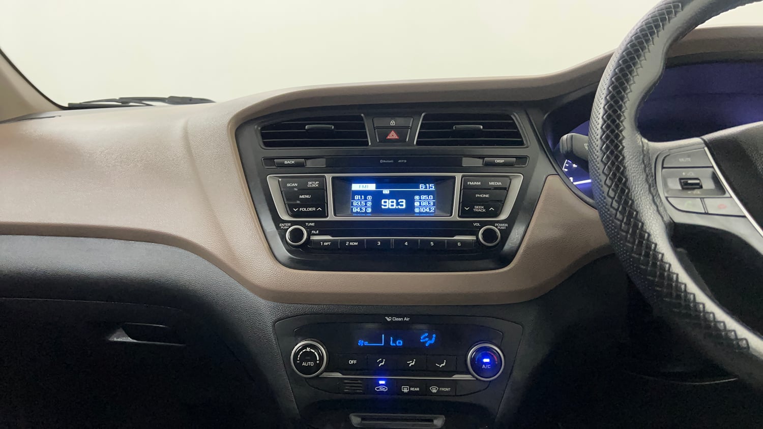 Used 2017 Hyundai Elite i20 Sportz 1.2 Petrol Manual interior MUSIC SYSTEM & AC CONTROL VIEW