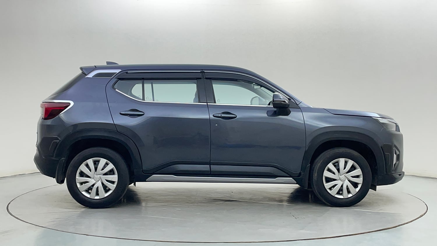 Used 2024 Honda Elevate V MT Petrol Manual exterior RIGHT SIDE VIEW