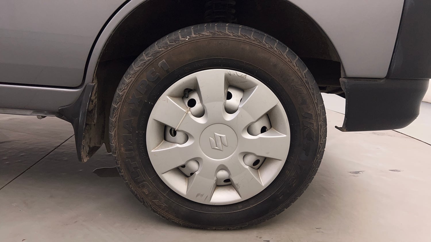 Used 2024 Maruti Suzuki Eeco 5 STR AC Petrol Manual tyres RIGHT FRONT TYRE RIM VIEW