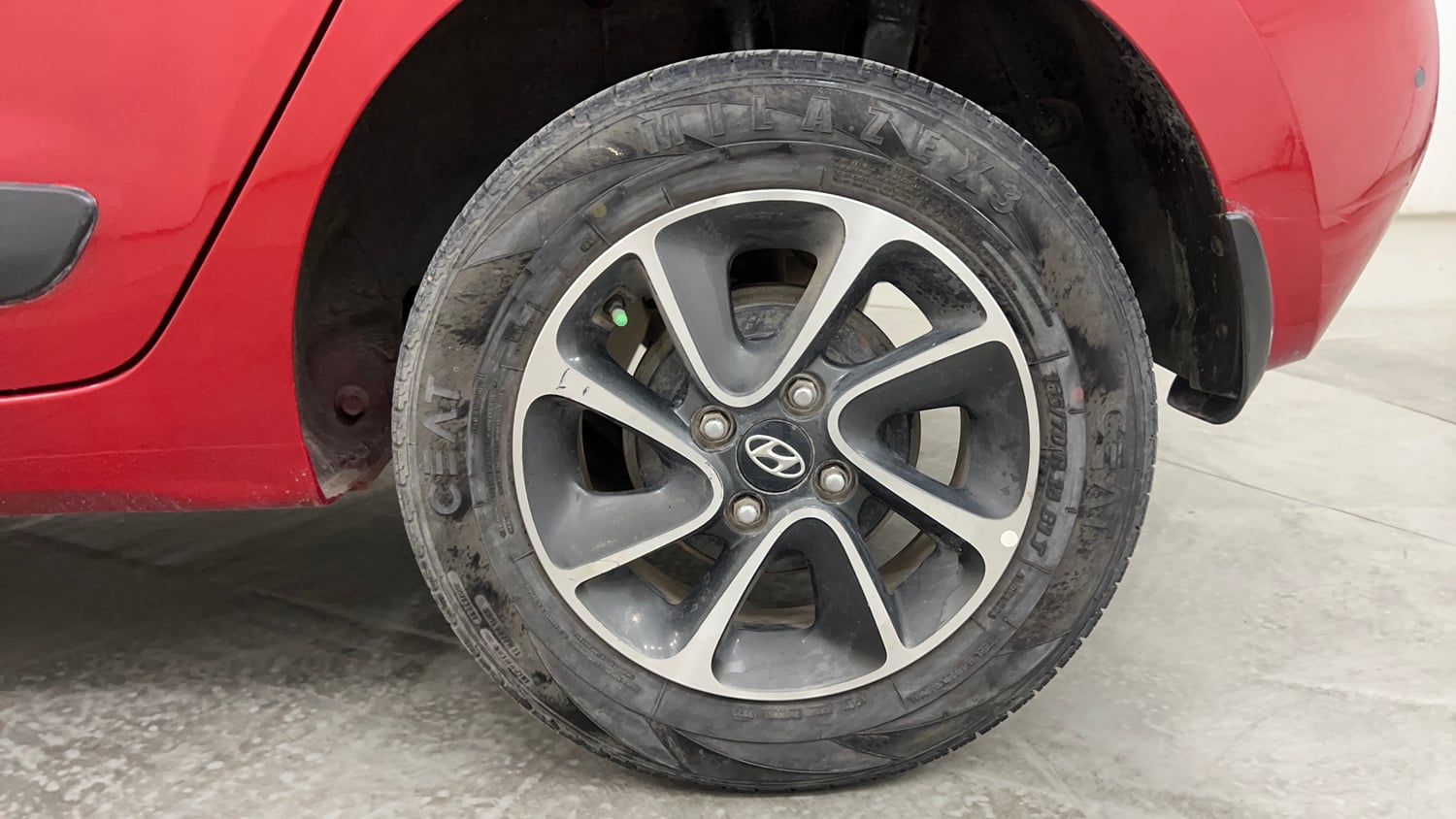 Used 2018 Hyundai Grand i10 Asta 1.2 Kappa VTVT Petrol Manual tyres LEFT REAR TYRE RIM VIEW