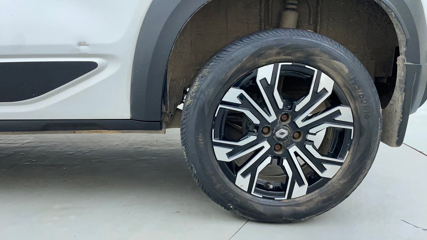 Used 2021 Renault Kiger RXZ Turbo CVT Dual Tone Petrol Automatic tyres LEFT REAR TYRE RIM VIEW