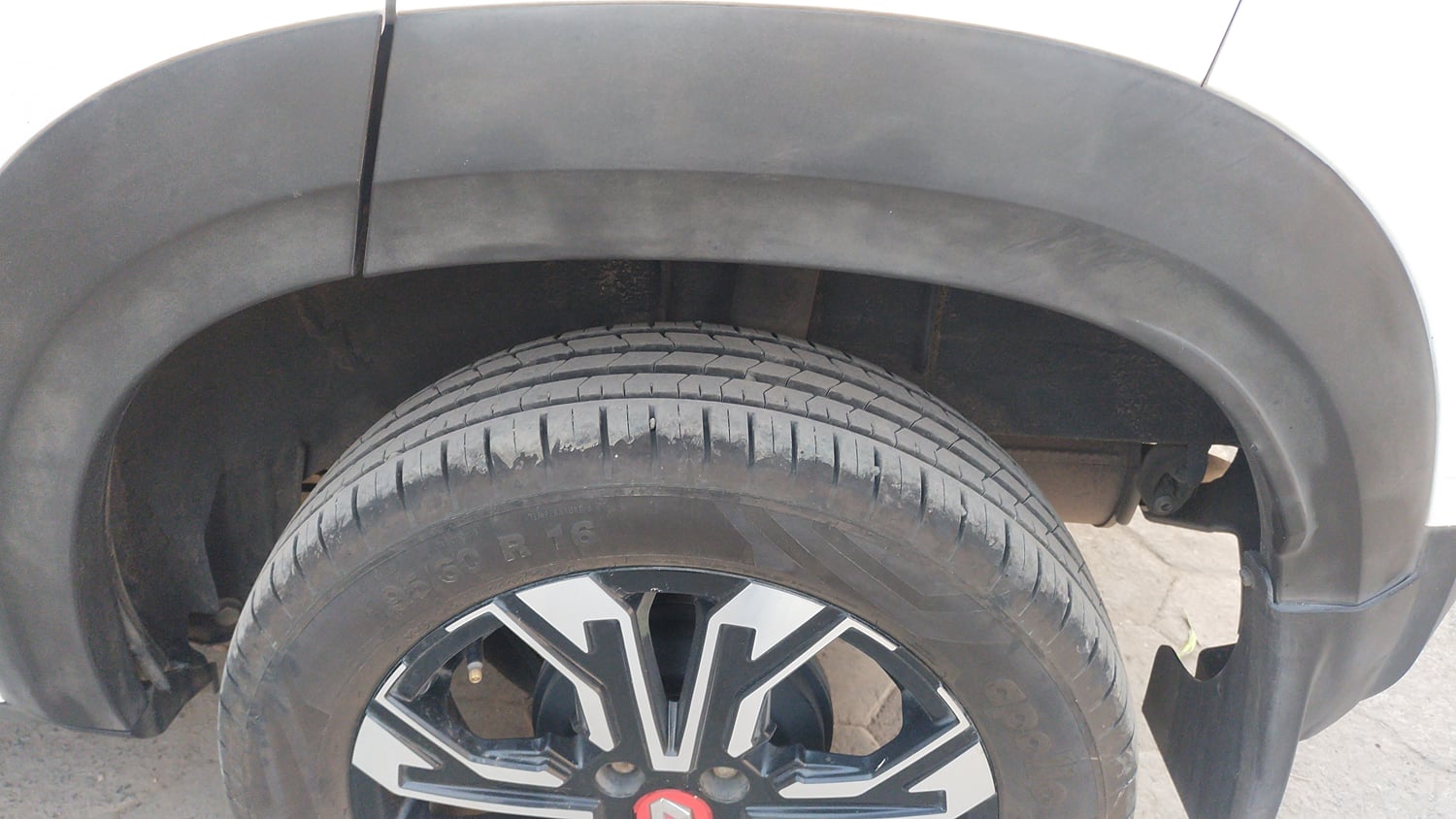 Used 2022 Renault Kiger RXZ Turbo CVT Dual Tone Petrol Automatic tyres LEFT REAR TYRE TREAD VIEW