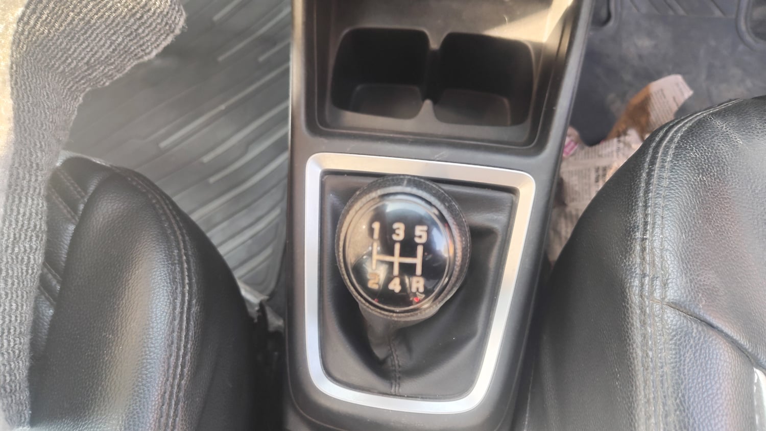 Used 2022 Maruti Suzuki Swift VXi Petrol Manual interior GEAR  KNOB VIEW