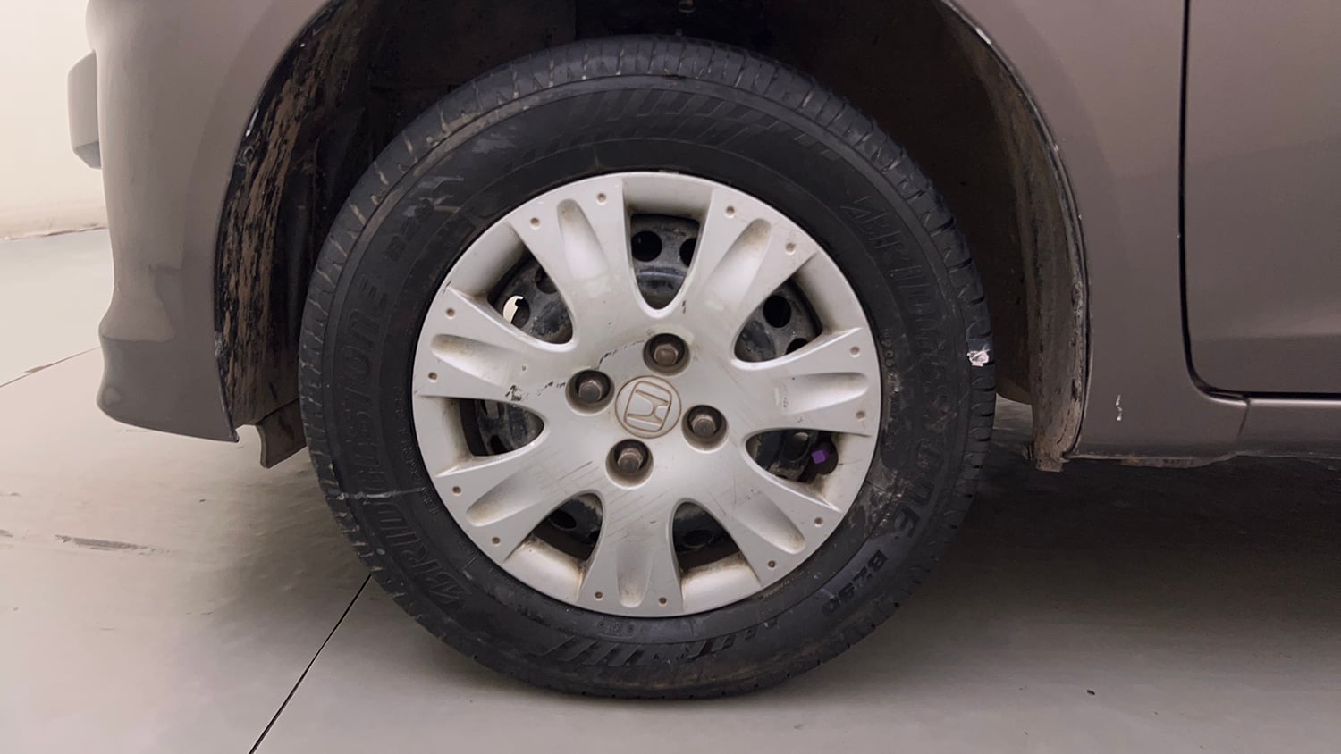 Used 2016 Honda Amaze 1.2 S i-VTEC Petrol Manual tyres LEFT FRONT TYRE RIM VIEW