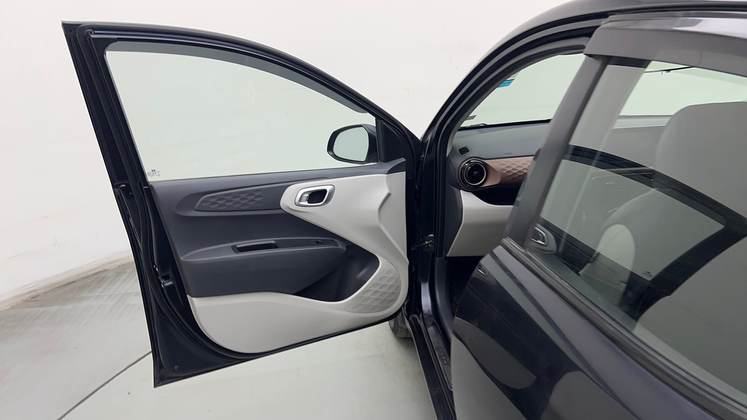 Used 2024 Hyundai Aura SX 1.2 CNG Cng Manual interior LEFT FRONT DOOR OPEN VIEW