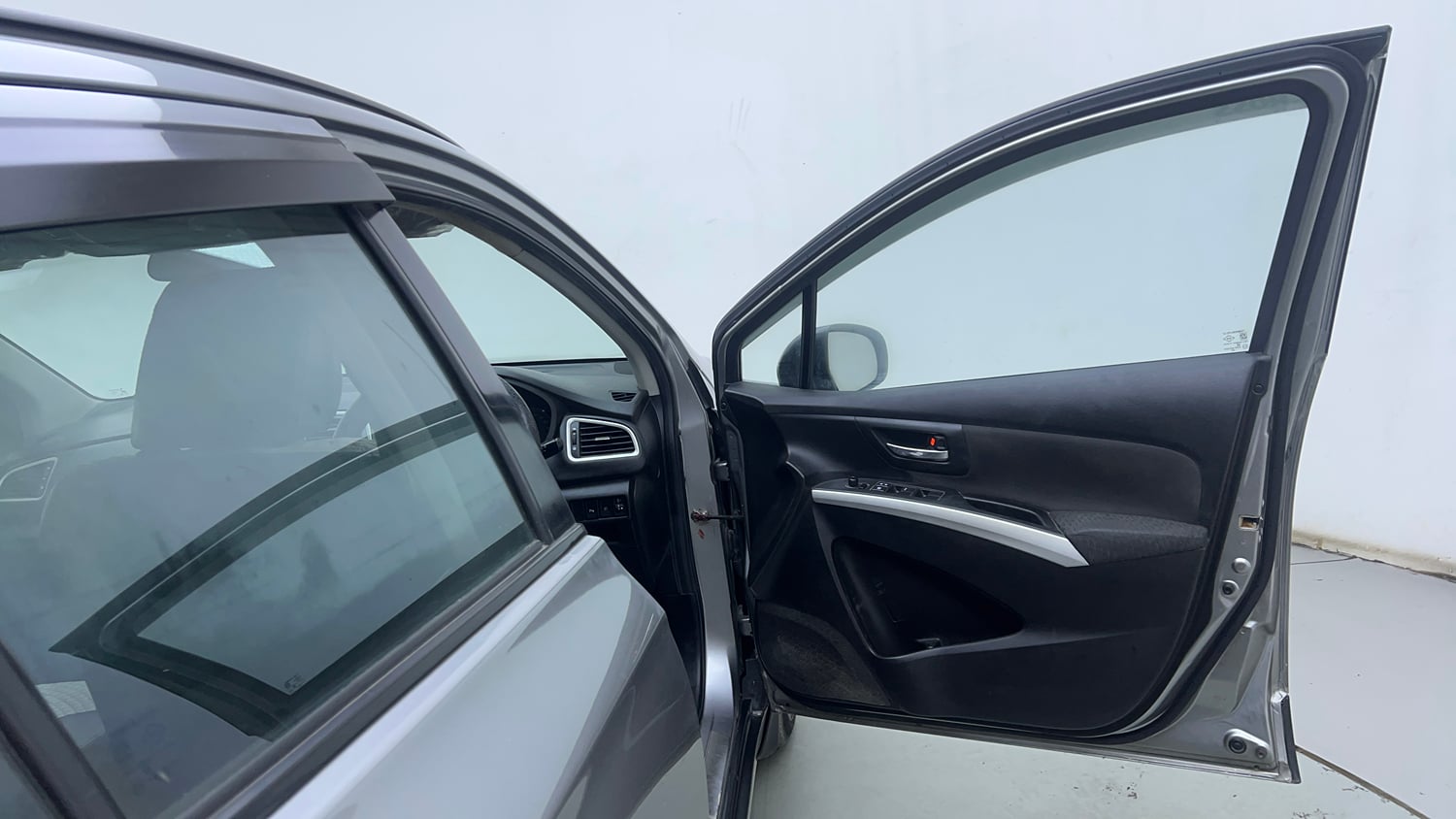 Used 2017 Maruti Suzuki S-Cross Zeta 1.3 Diesel Manual interior RIGHT FRONT DOOR OPEN VIEW