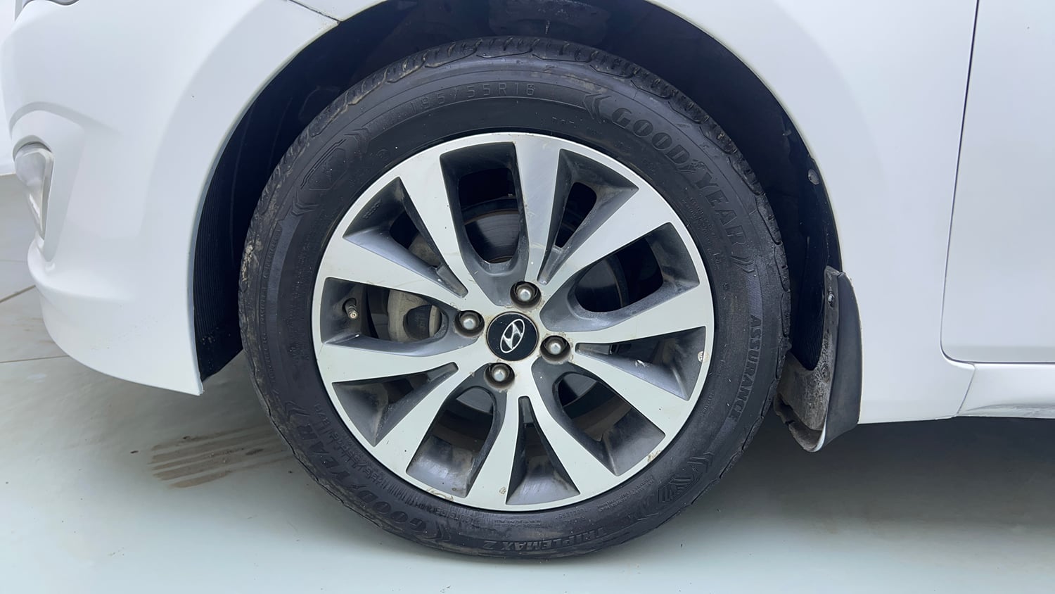 Used 2016 Hyundai Verna 1.6 VTVT SX AT Petrol Automatic tyres LEFT FRONT TYRE RIM VIEW