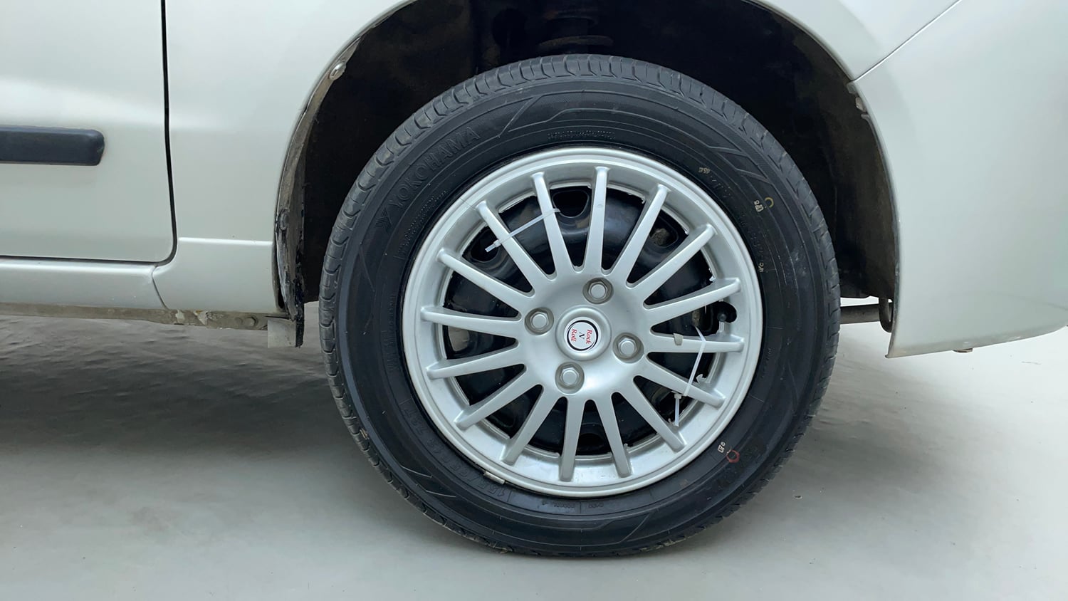 Used 2014 Maruti Suzuki Alto K10 VXi Petrol Manual tyres RIGHT FRONT TYRE RIM VIEW