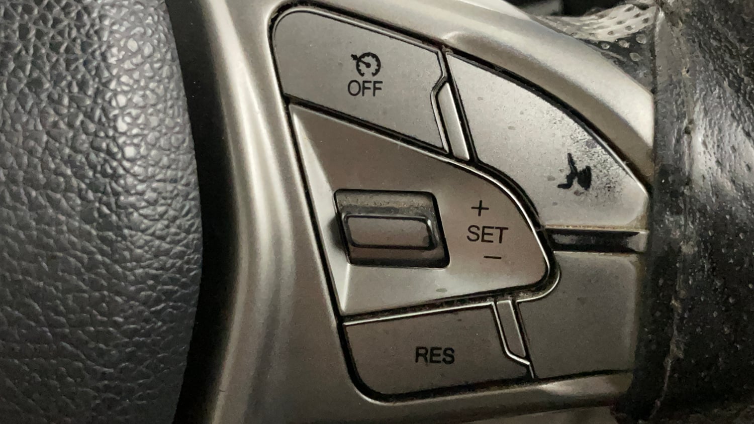 Used 2021 Mahindra XUV 300 W8 (O) 1.2 Petrol AMT Petrol Automatic top_features Cruise control