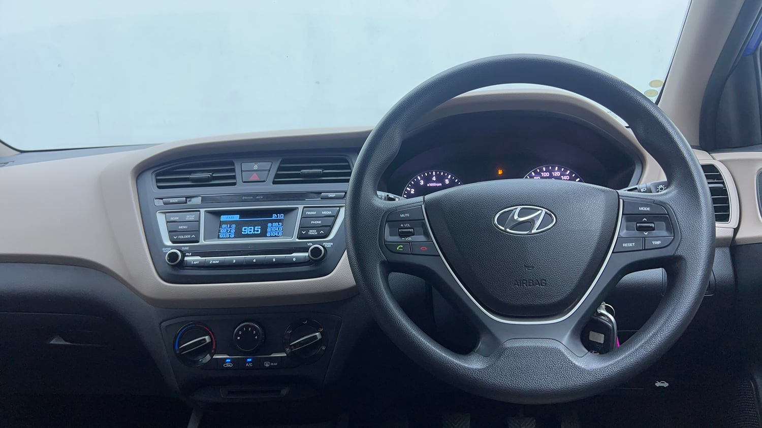 Used 2017 Hyundai Elite i20 Sportz 1.2 Petrol Manual interior STEERING VIEW