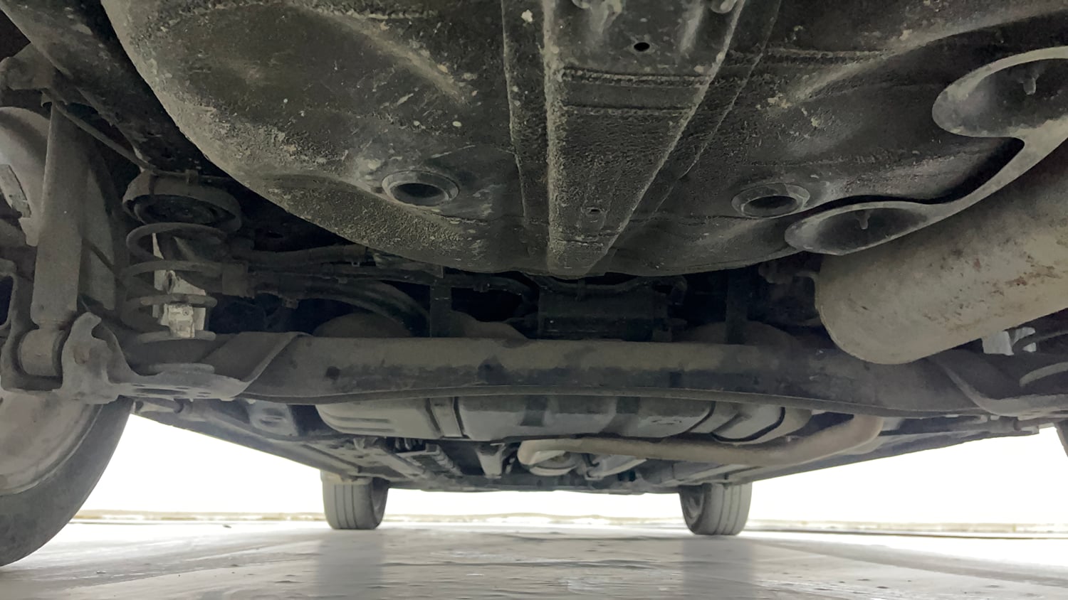 Used 2018 Hyundai Verna SX (O) 1.6 VTVT AT Petrol Automatic extra REAR UNDERBODY VIEW (TAKEN FROM REAR)