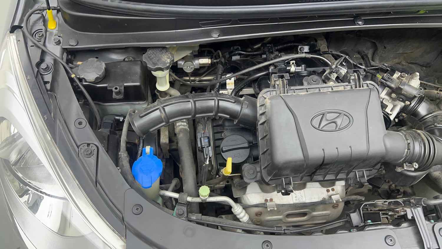 Used 2015 Hyundai i10 Magna 1.1 iRDE2 Petrol Manual engine ENGINE RIGHT SIDE VIEW