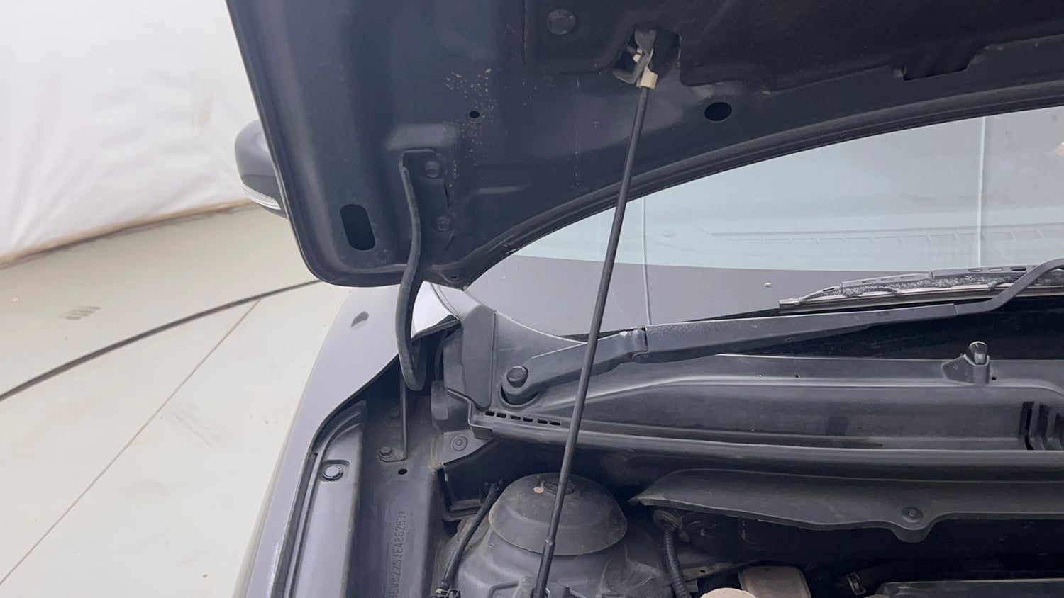 Used 2018 Maruti Suzuki Baleno Delta 1.2 Petrol Manual engine ENGINE RIGHT SIDE HINGE & APRON VIEW
