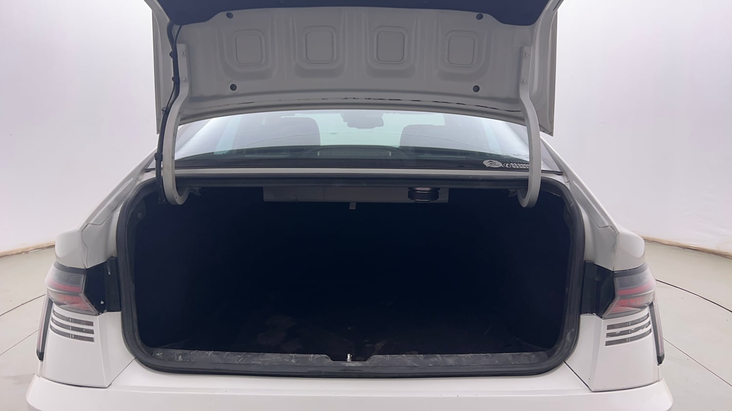 Used 2023 Hyundai Verna SX (O) 1.5 Turbo Petrol MT Petrol Manual interior DICKY INSIDE VIEW