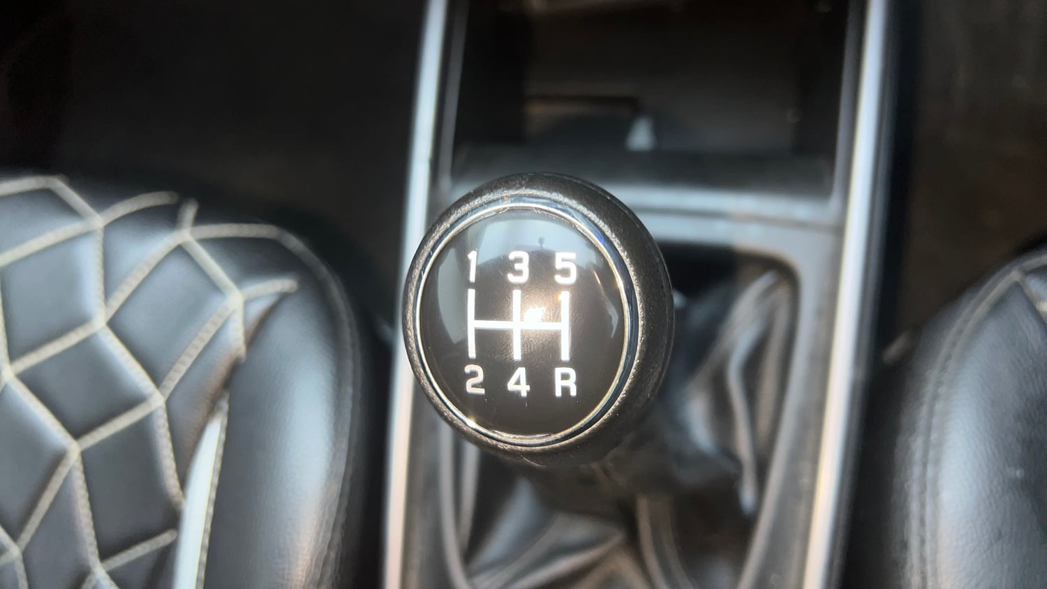 Used 2021 Maruti Suzuki Baleno Delta Petrol Manual interior GEAR  KNOB VIEW