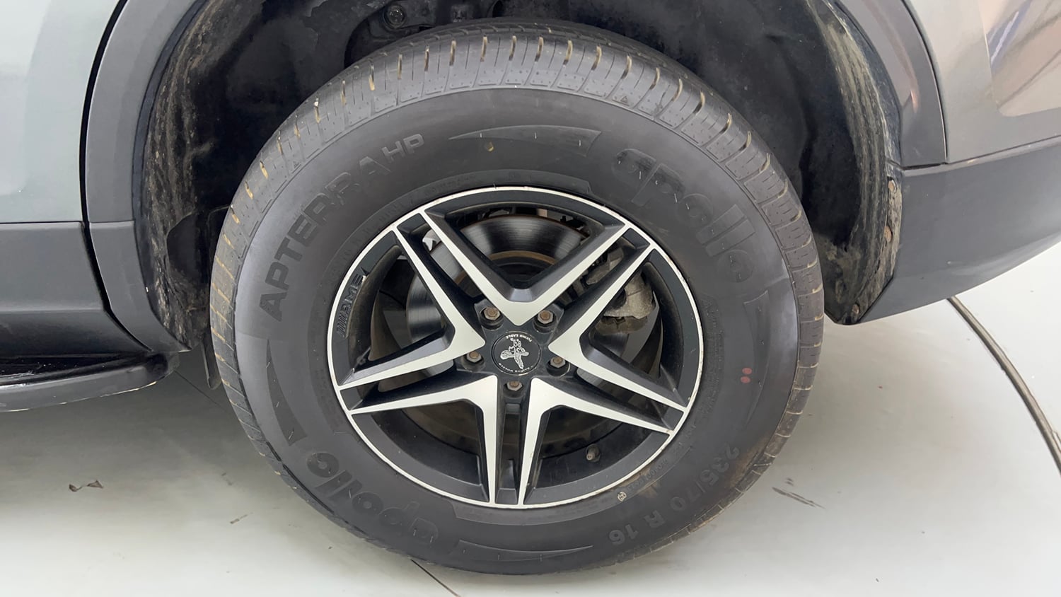 Used 2023 Tata Safari XM Diesel Manual tyres LEFT REAR TYRE RIM VIEW