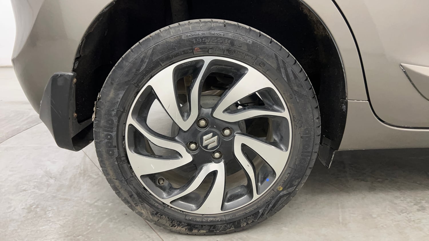 Used 2020 Maruti Suzuki Baleno Zeta Petrol Manual tyres RIGHT REAR TYRE RIM VIEW