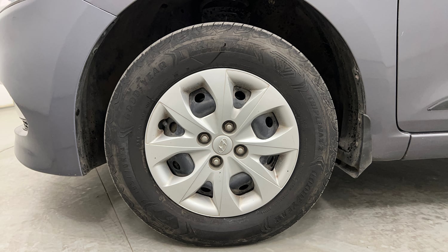 Used 2017 Hyundai Elite i20 Sportz 1.2 Petrol Manual tyres LEFT FRONT TYRE RIM VIEW