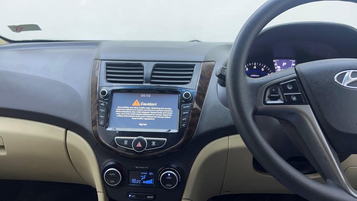 Used 2016 Hyundai Verna 1.6 VTVT SX AT Petrol Automatic interior MUSIC SYSTEM & AC CONTROL VIEW