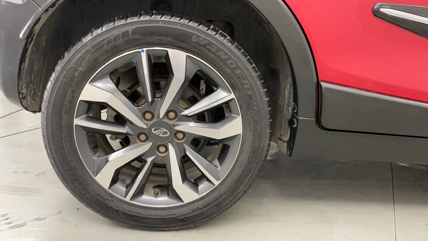 Used 2021 Mahindra XUV 300 W8 (O) 1.2 Petrol AMT Petrol Automatic tyres RIGHT REAR TYRE RIM VIEW
