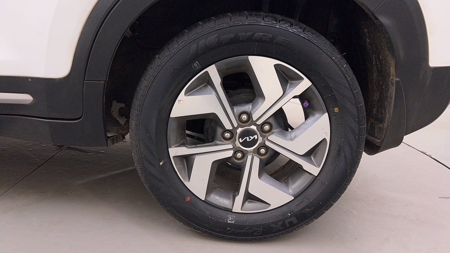 Used 2022 Kia Sonet HTX 1.5 AT Diesel Automatic tyres LEFT REAR TYRE RIM VIEW