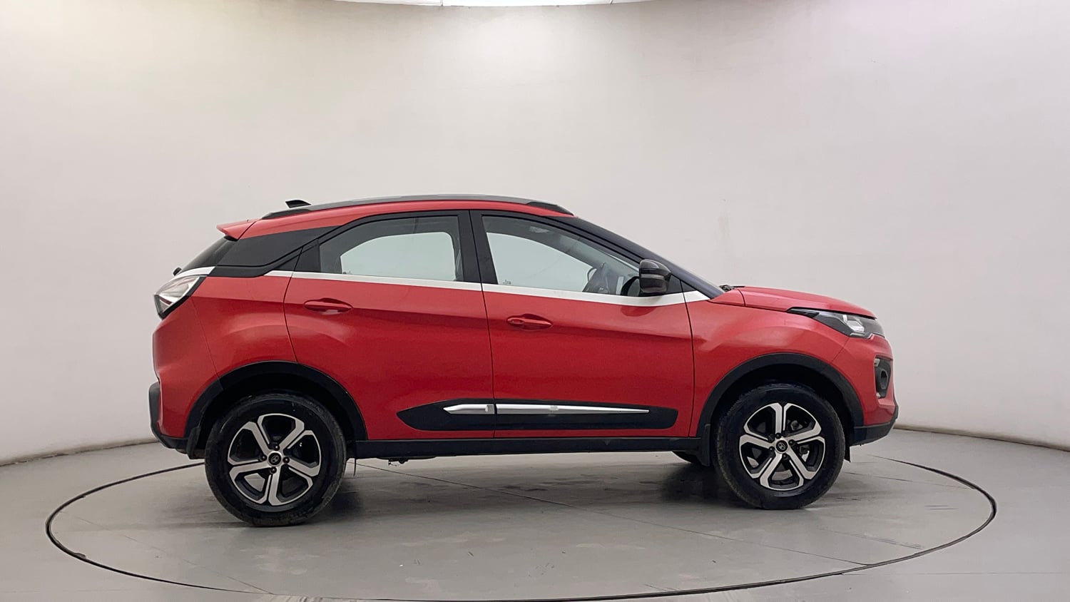 Used 2022 Tata Nexon XZA Plus (S) Petrol Automatic exterior RIGHT SIDE VIEW