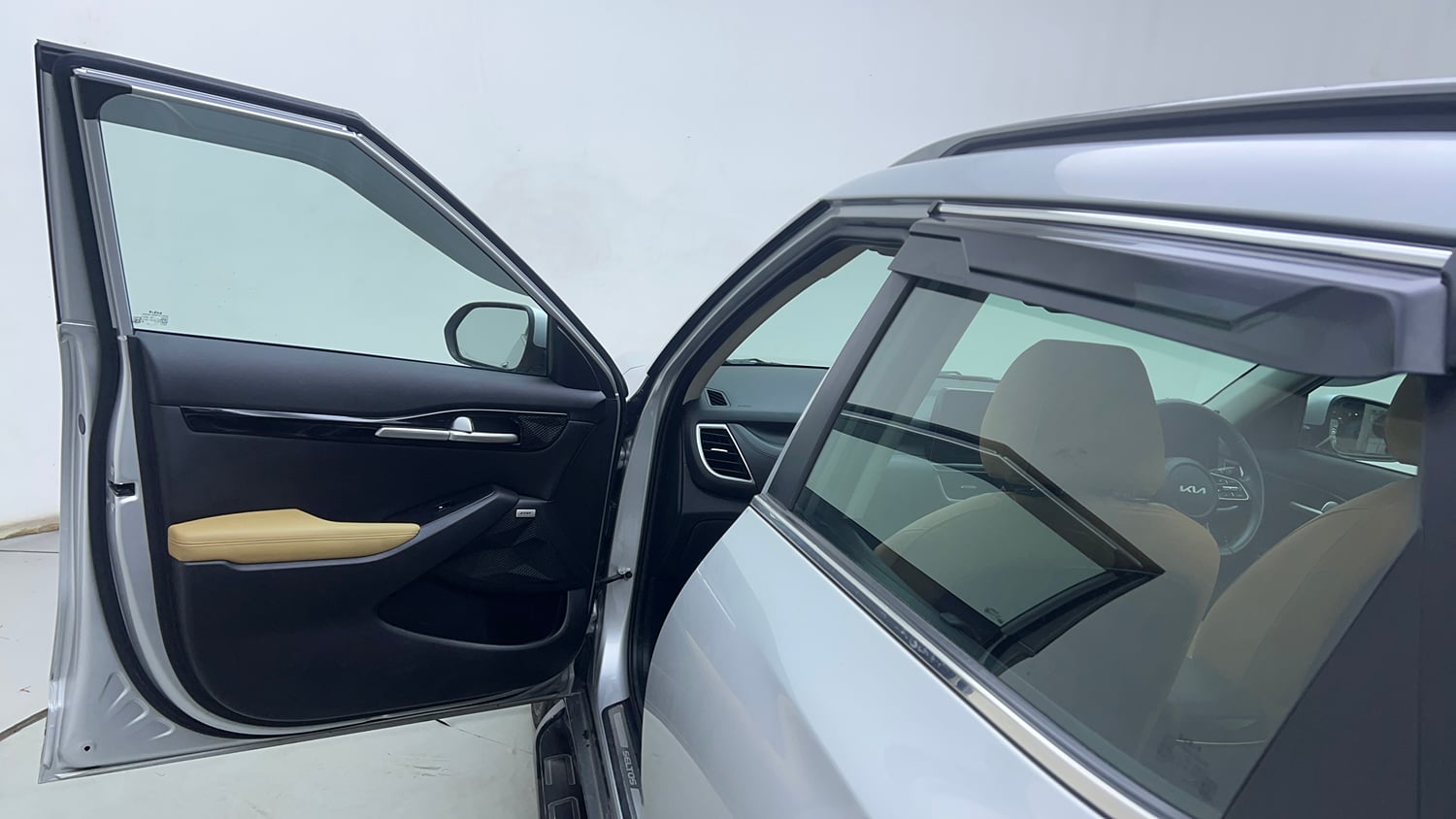 Used 2022 Kia Seltos HTX Plus 1.5 Diesel Diesel Manual interior LEFT FRONT DOOR OPEN VIEW