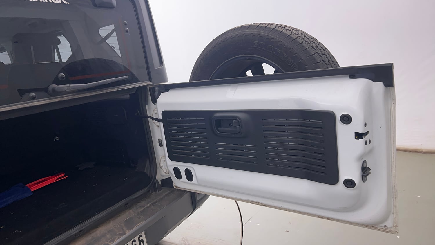 Used 2025 Mahindra Thar Roxx AX7 L Diesel AT 4WD Diesel Automatic interior DICKY DOOR OPEN VIEW