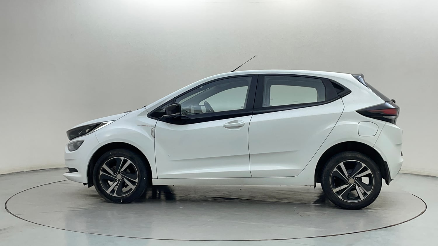 Used 2022 Tata Altroz XZ Plus Petrol Petrol Manual exterior LEFT SIDE VIEW