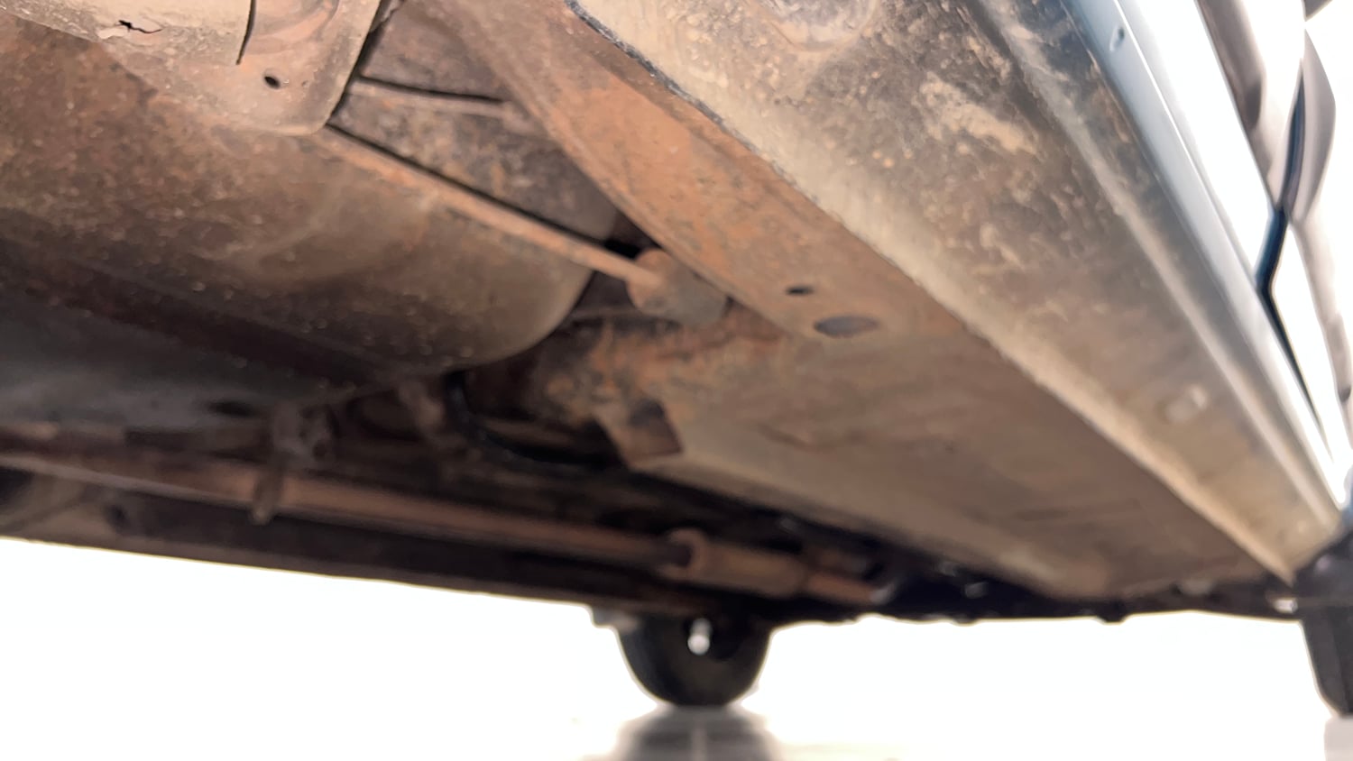 Used 2020 Renault Kwid RXT 1.0 Opt Petrol Manual extra REAR RIGHT UNDERBODY VIEW