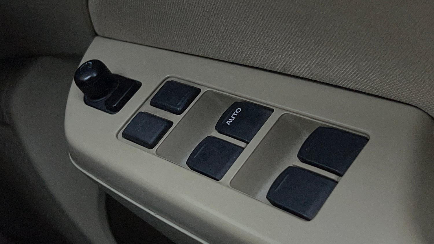 Used 2015 Maruti Suzuki Swift Dzire VXI Petrol Manual top_features Power windows