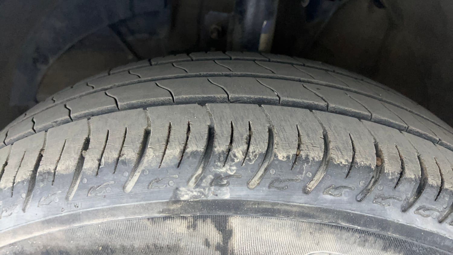 Used 2021 Maruti Suzuki Baleno Delta Petrol Manual tyres LEFT FRONT TYRE TREAD VIEW