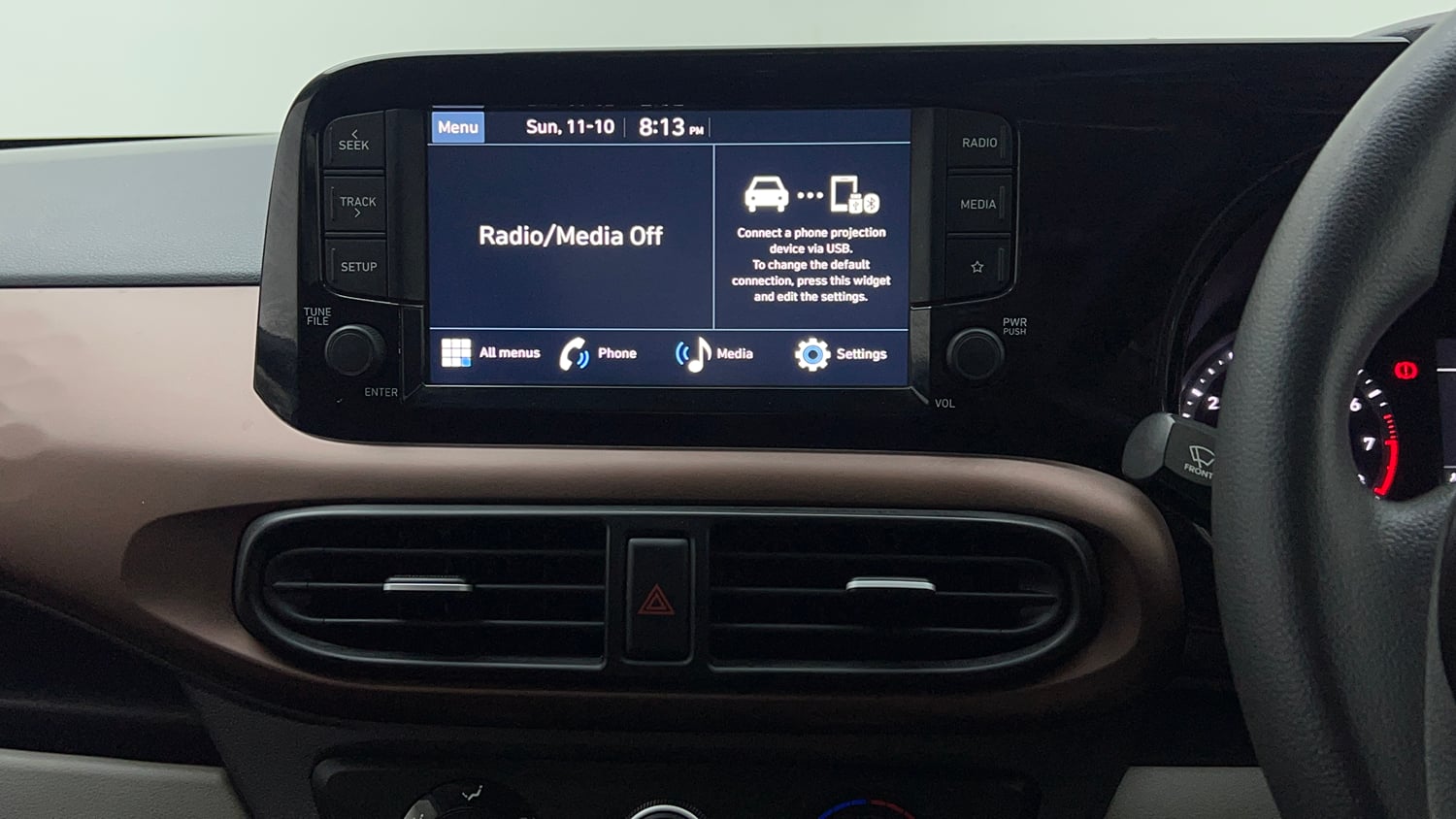 Used 2024 Hyundai Aura SX 1.2 CNG Cng Manual top_features Integrated (in-dash) music system