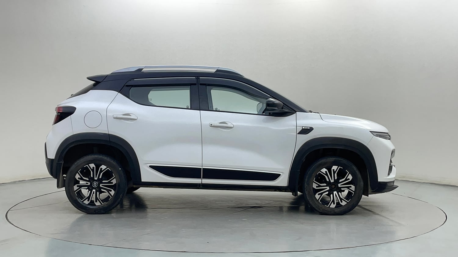 Used 2021 Renault Kiger RXZ Turbo CVT Dual Tone Petrol Automatic exterior RIGHT SIDE VIEW