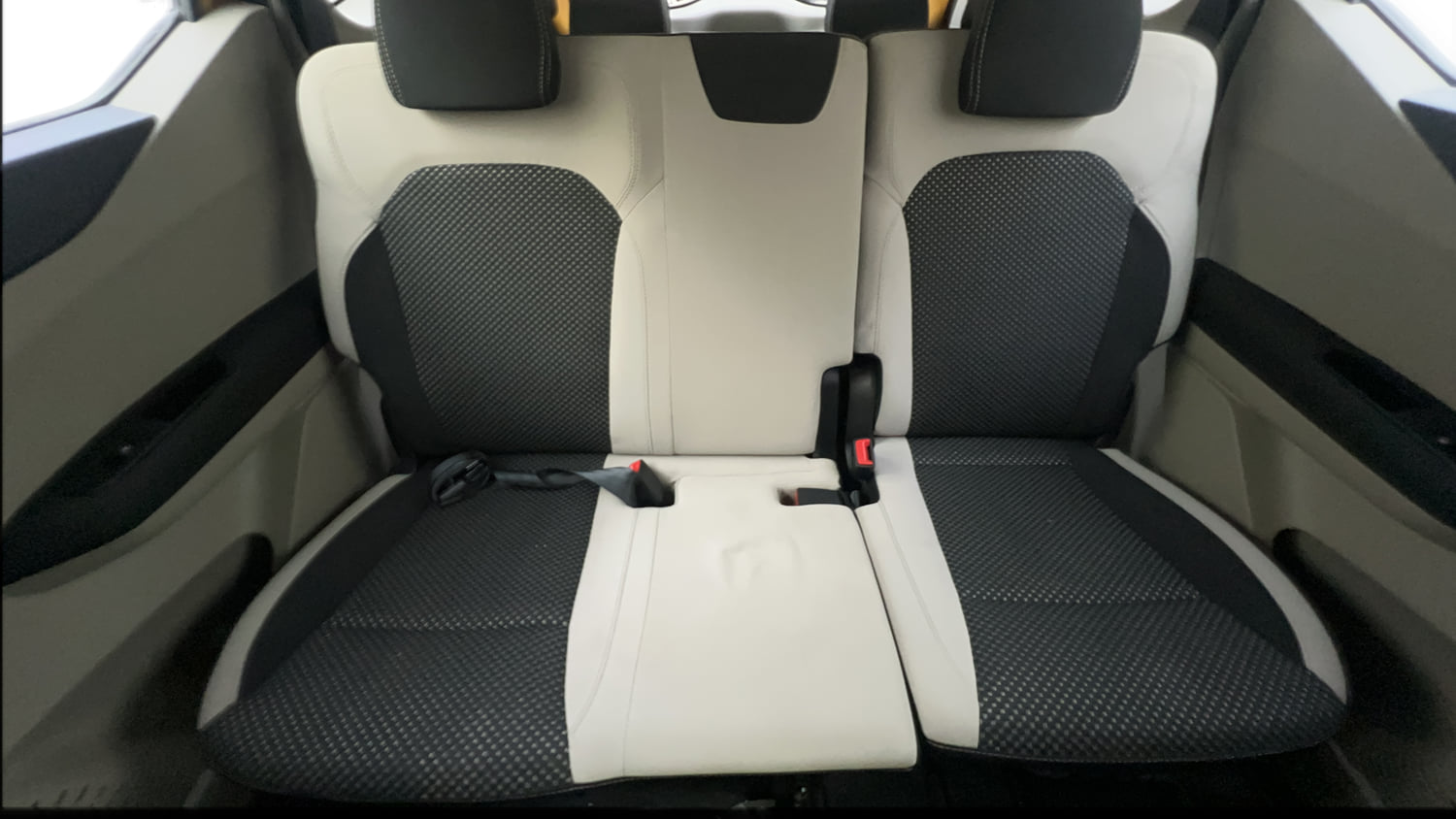 Used 2020 Renault Triber RXZ EASY-R AMT Petrol Automatic interior REAR SEAT CONDITION VIEW