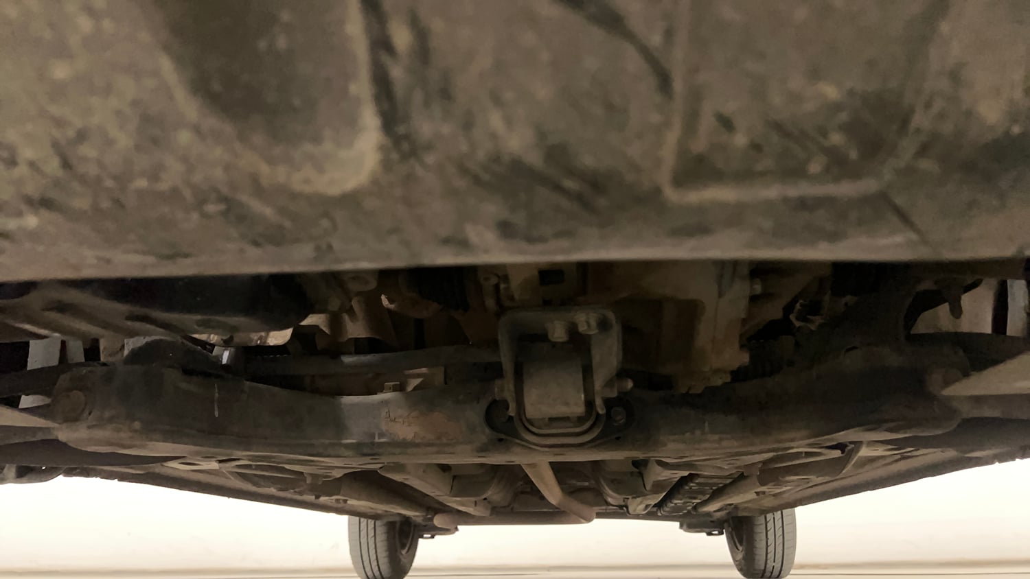 Used 2017 Hyundai Elite i20 Sportz 1.2 Petrol Manual extra FRONT LEFT UNDERBODY VIEW
