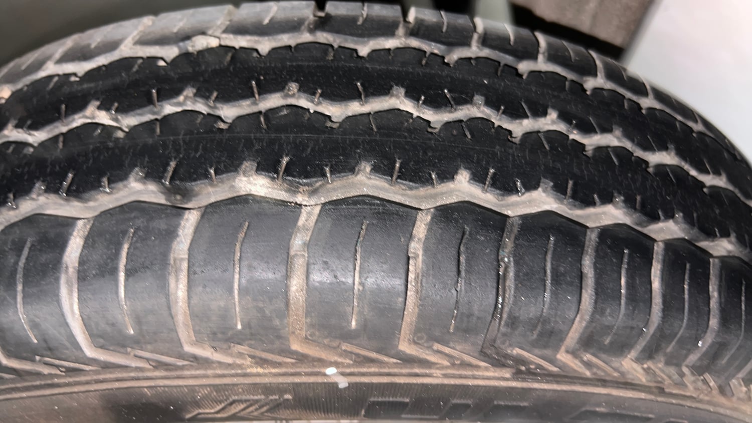 Used 2024 Maruti Suzuki Eeco 5 STR AC Petrol Manual tyres LEFT REAR TYRE TREAD VIEW