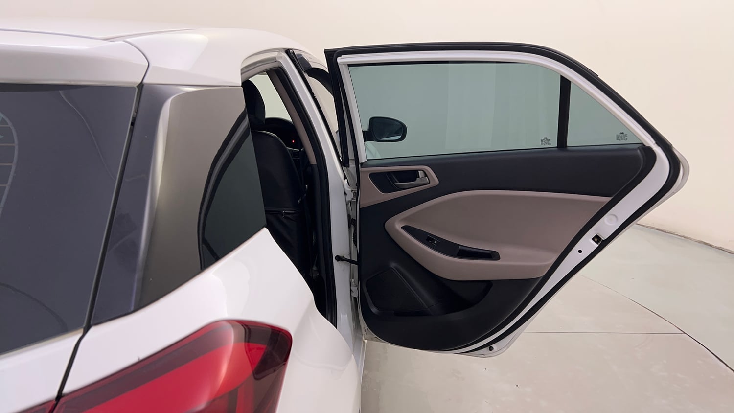Used 2016 Hyundai Elite i20 Sportz 1.2 Petrol Manual interior RIGHT REAR DOOR OPEN VIEW