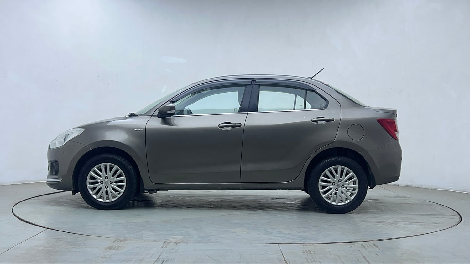 Used 2018 Maruti Suzuki Dzire ZXi Petrol Manual exterior LEFT SIDE VIEW